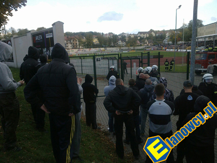 Chojniczanka - Elana 1:0
Chojniczanka - Elana 1:0
Mimo zamkniętego sektora kibiców gości pod stadionem w Chojnicach pojawiło się 50 fanatyków Elany plus 5 chłopaków z WfcG...

