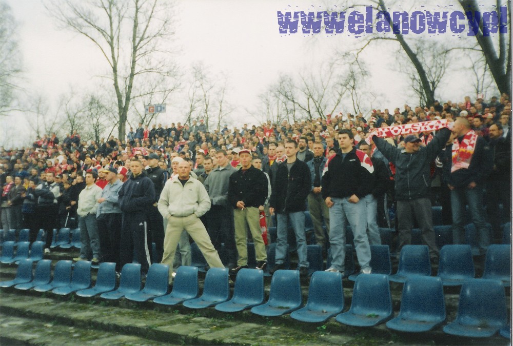 Polska - Szkocja 1:1 25.04.2001
Na tym meczu rozgrywanym w Bydgoszczy na stadionie Zawiszy pojawiło się 50 fanów Elany Toruń !
