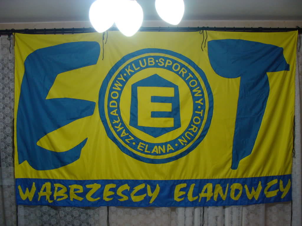 Flaga fc z Wąbrzeźna debiut 06.03.2010  na sparingowym meczu przyjaźni Elana Toruń - Jeziorak Iława
